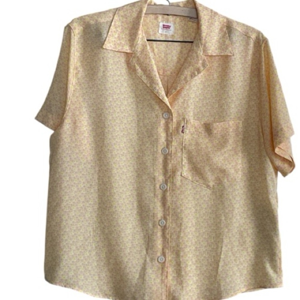 Levi's Pale Yellow Short Sleeve Button-Up Blouse
